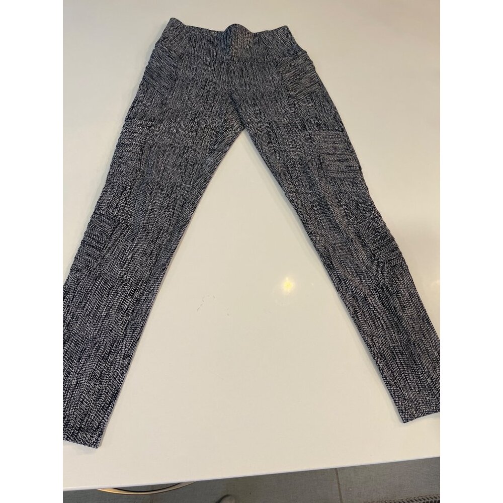 Athleta Black & White Moto Leggings Textured High-Rise Stretchy Ankle-Length Zip